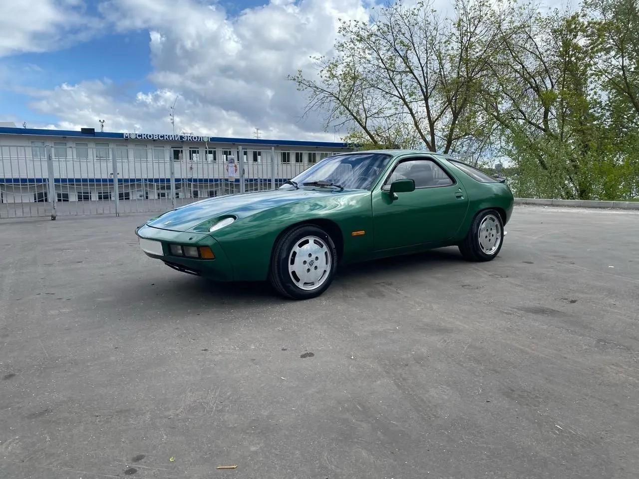 Porsche 928