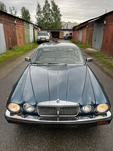 Jaguar XJ