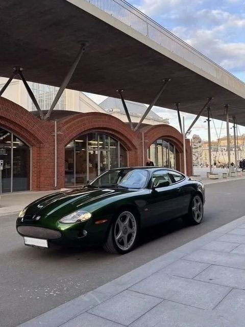 Jaguar XKR — фото 1