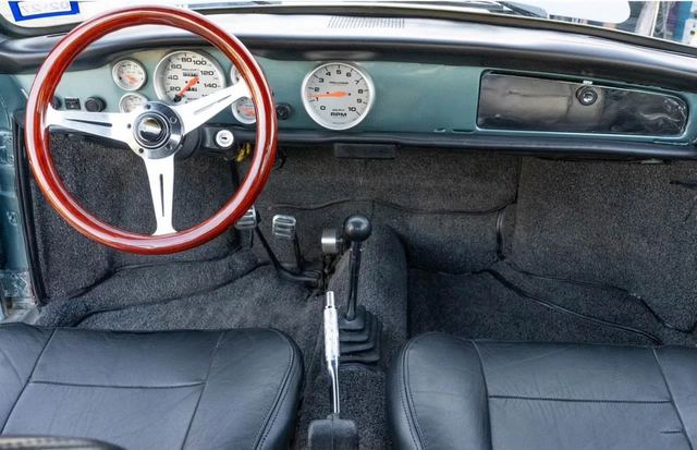 Volkswagen Karmann Ghia 1.6 MT — фото 6