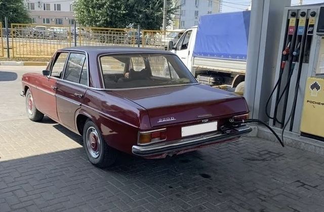 Mercedes-Benz W115 2.2 MT — фото 4