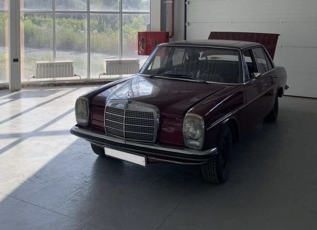 Mercedes-Benz W115 2.2 MT — фото 1