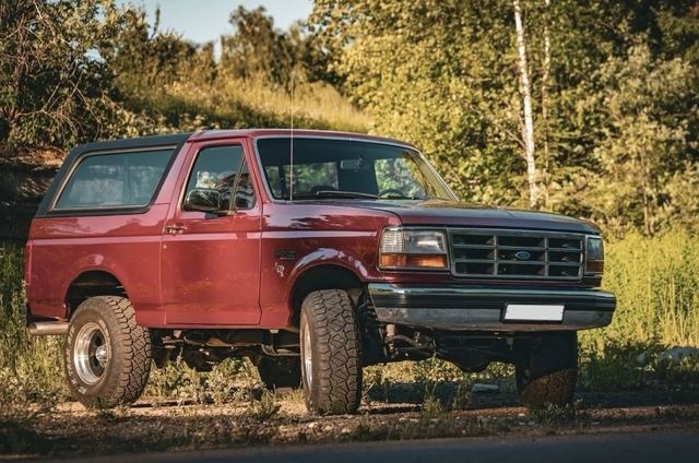 Ford Bronco 4.9 AT — фото 1