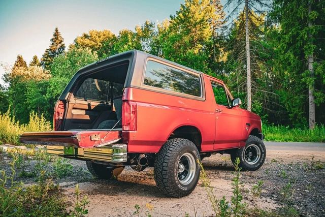 Ford Bronco 4.9 AT — фото 3