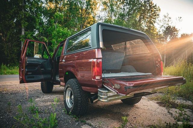 Ford Bronco 4.9 AT — фото 4