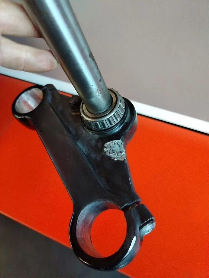 Harley davidson Sportster нижняя траверса