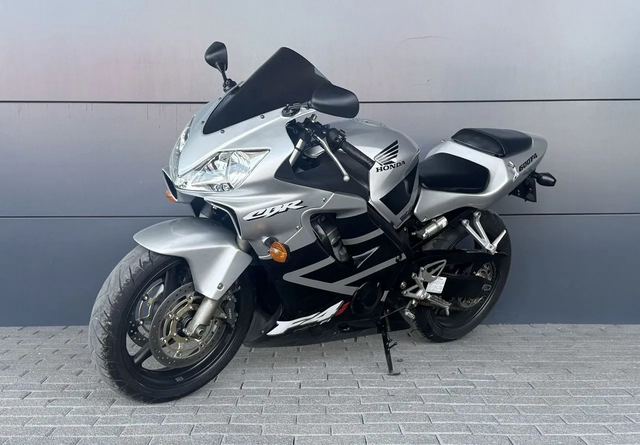 Honda CBR 600 F4i — фото 4