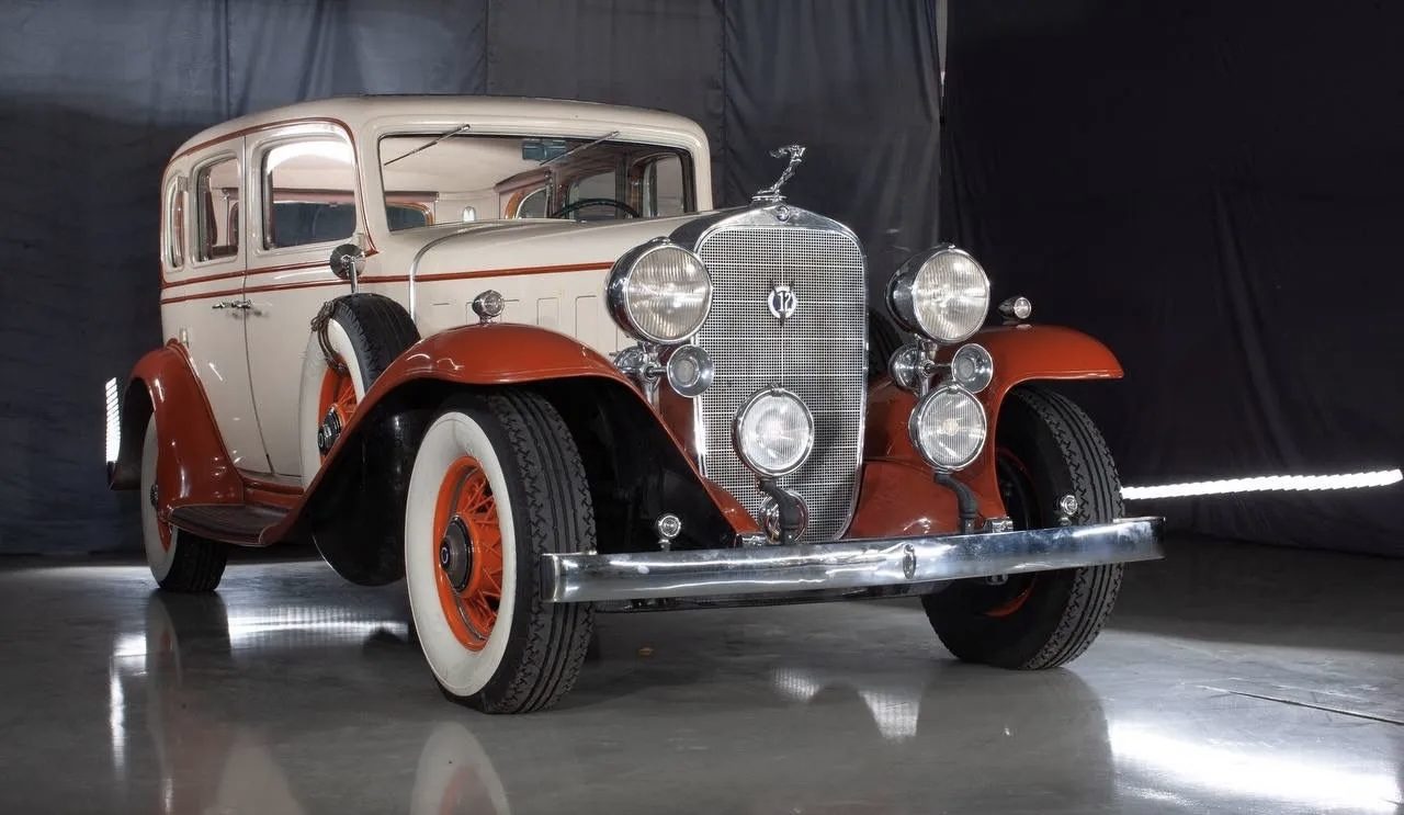 Cadillac V12 6.0 MT