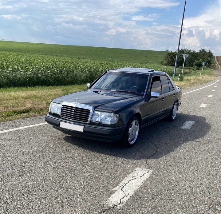 Mercedes-Benz W124 2.6 MT