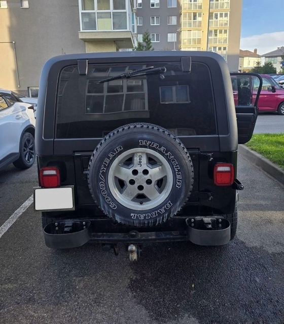 Jeep Wrangler 2.5 MT — фото 4