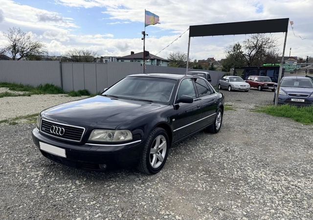 Audi A8 4.2 AT, 2001 — Крымск