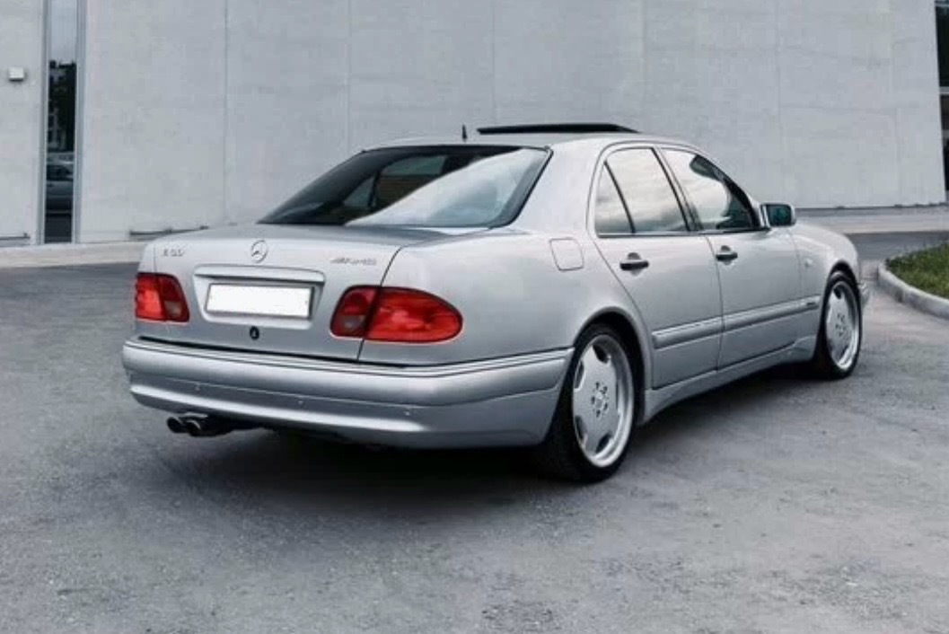 Mercedes-Benz E-класс AMG 5.0 AT — фото 3