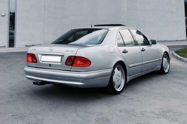 Mercedes-Benz E-класс AMG 5.0 AT — фото 3