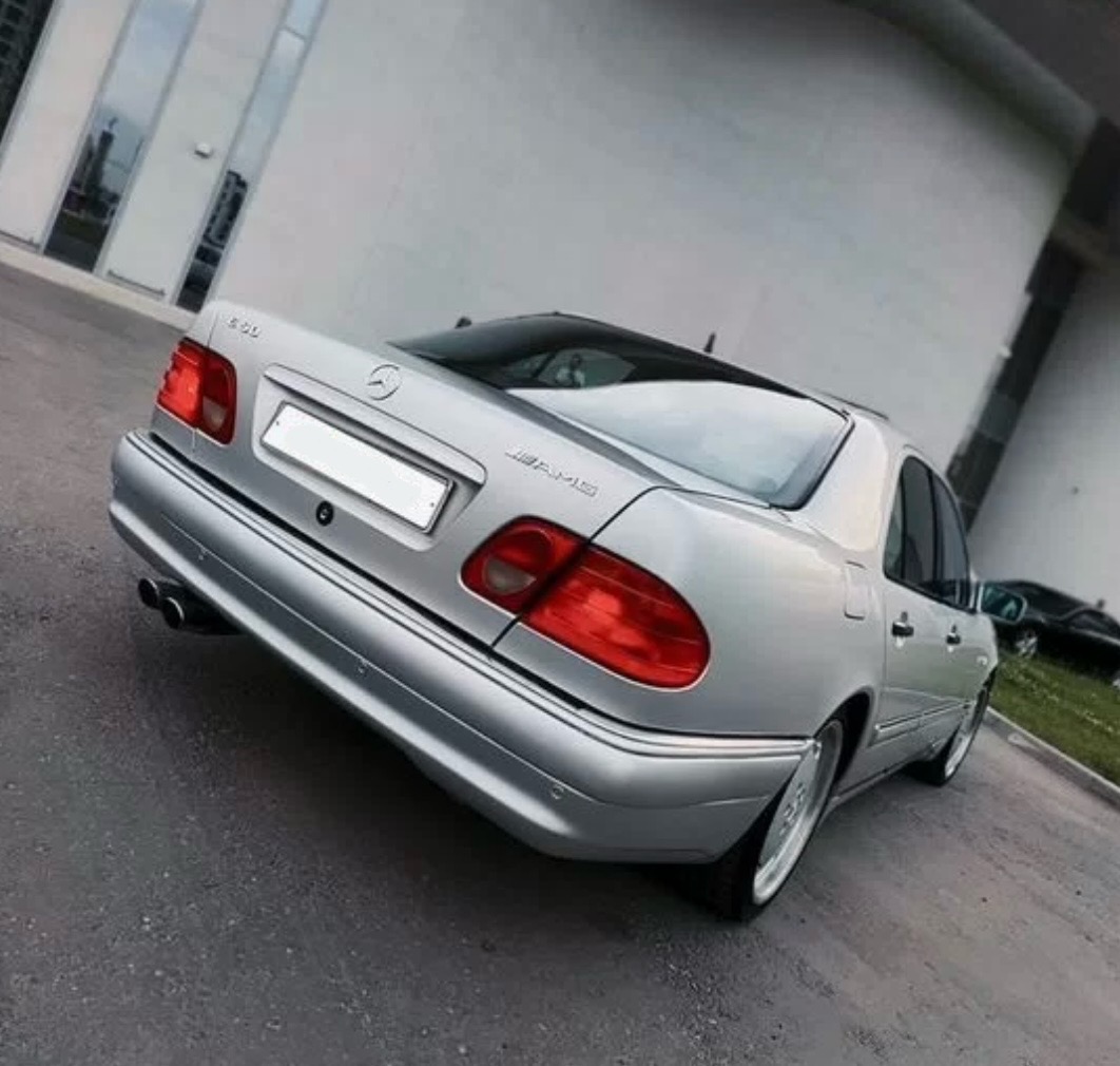 Mercedes-Benz E-класс AMG 5.0 AT — фото 5