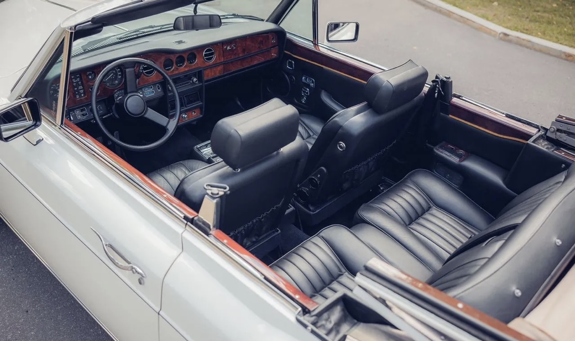 Rolls-Royce Corniche 6.8 AT — фото 6