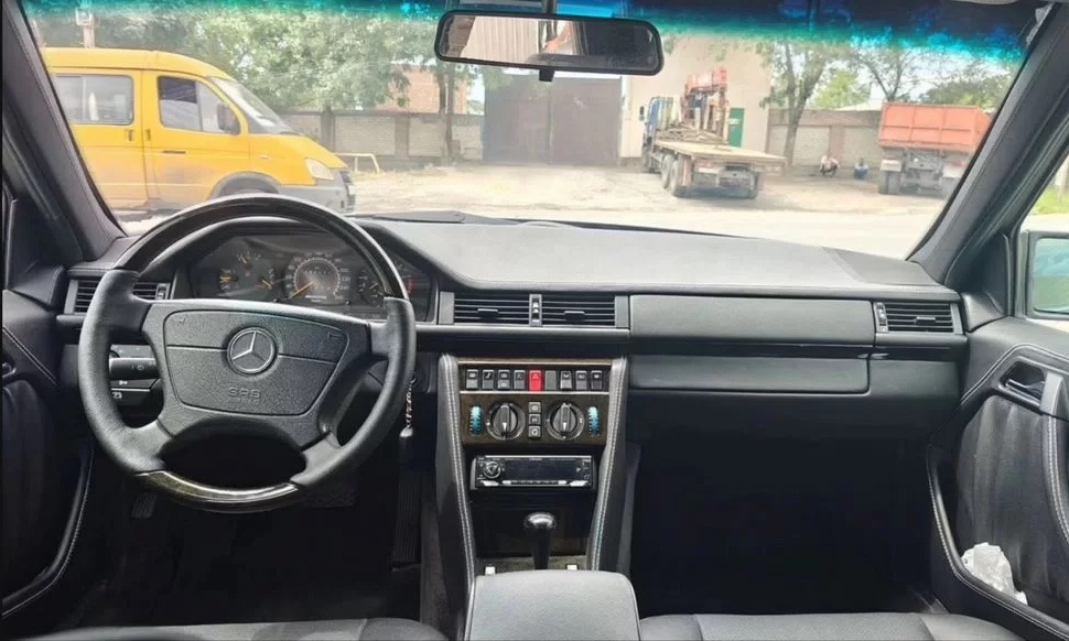 Mercedes-Benz E-класс 3.2 AT — фото 4