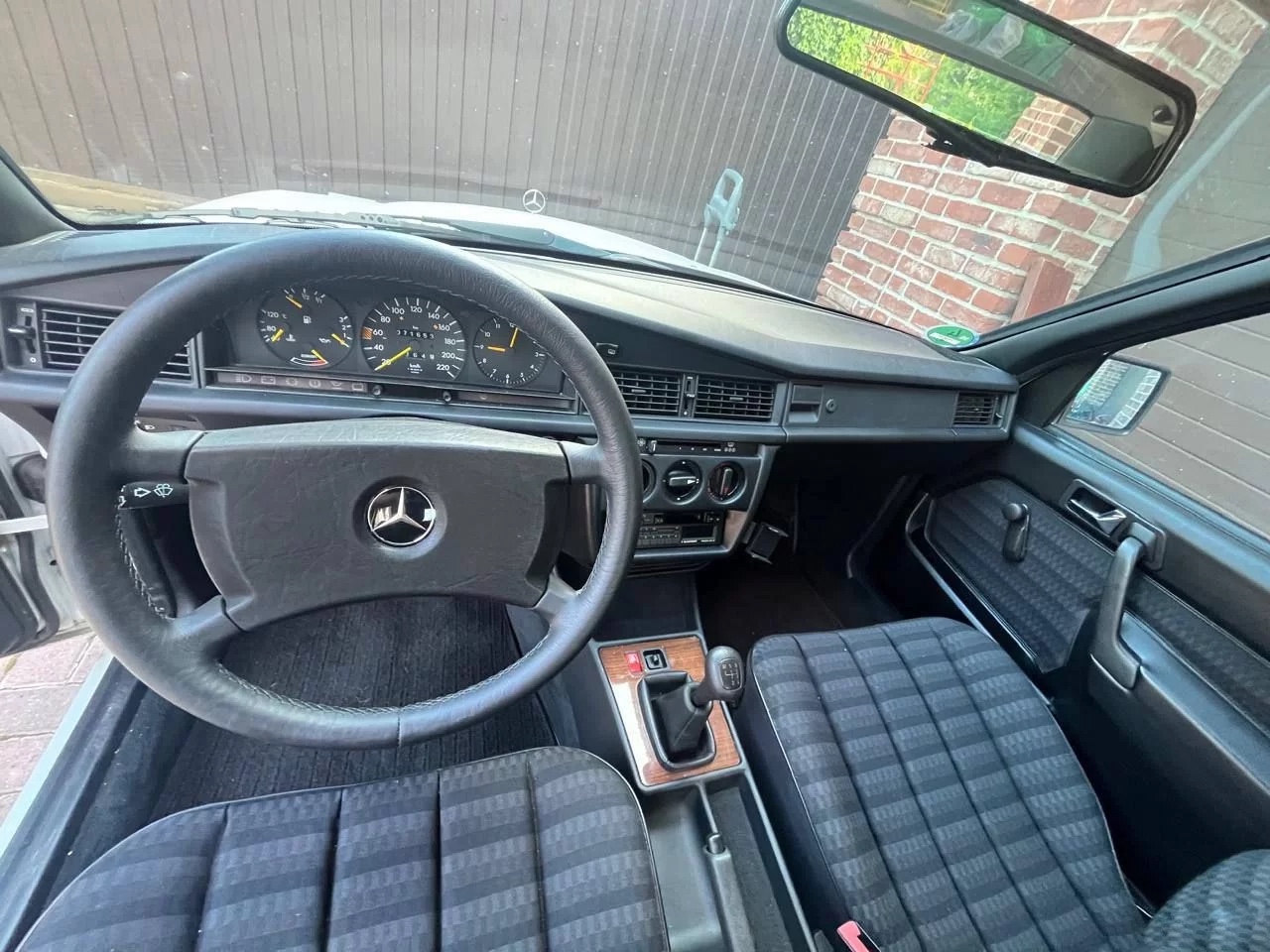 Mercedes-Benz 190 (W201) 2.0 MT — фото 5