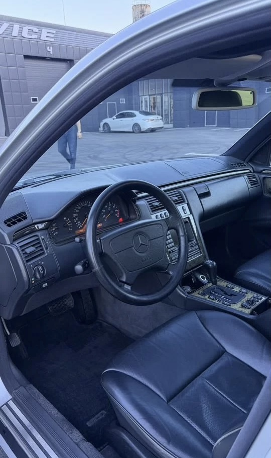 Mercedes-Benz E-класс 4.3 AT — фото 6