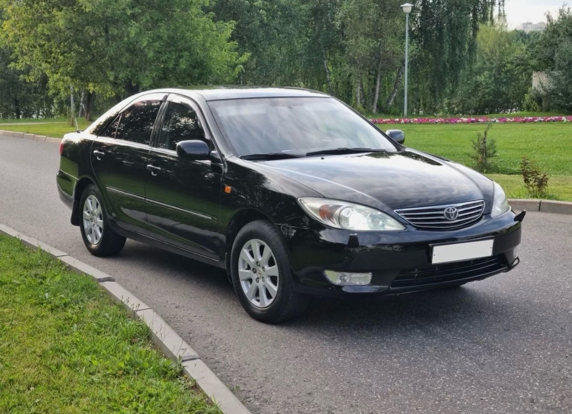 Toyota Camry 2.4 MT