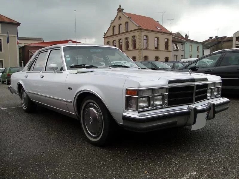 Chrysler LeBaron 5.2 AT