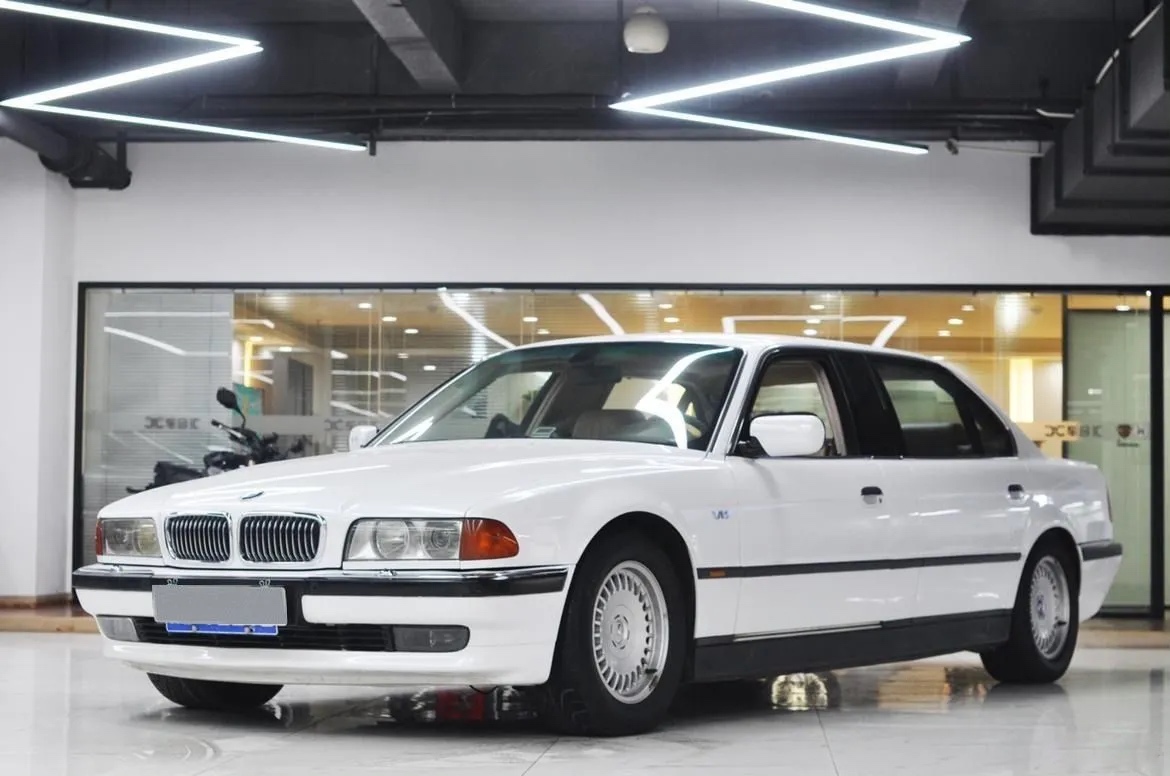 BMW 7 серия 5.4 AT