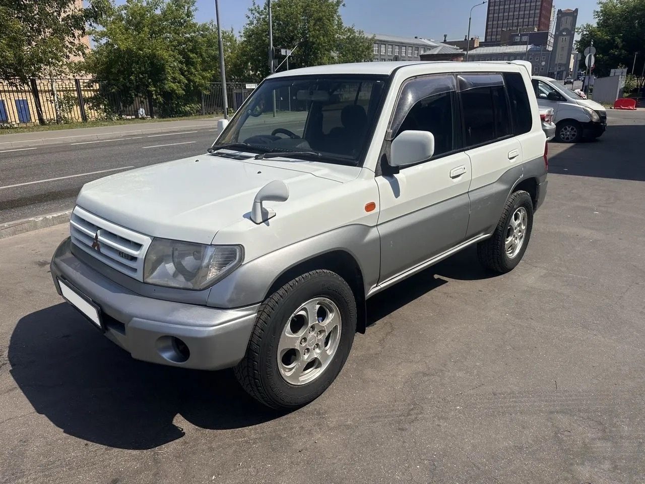 Mitsubishi Pajero iO 1.8 AT
