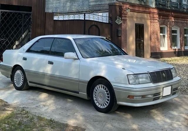 Toyota Crown 2.0 AT — фото 2