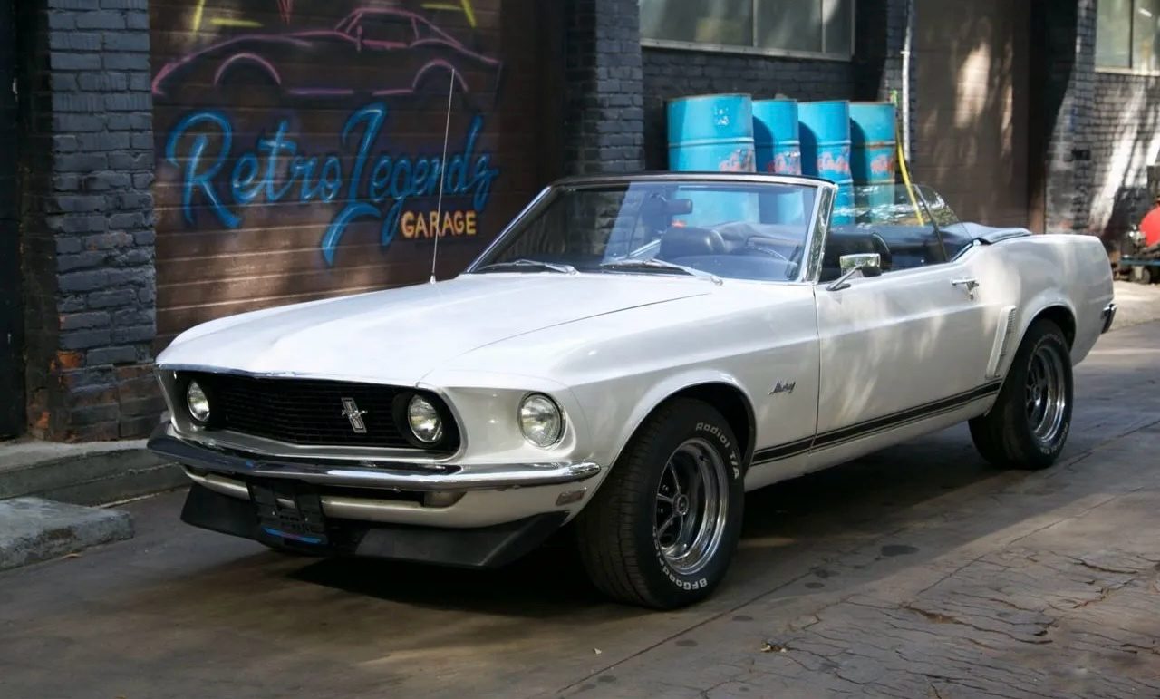 Ford Mustang 5.8 AT