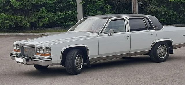 Cadillac Brougham 5.0 AT — фото 2
