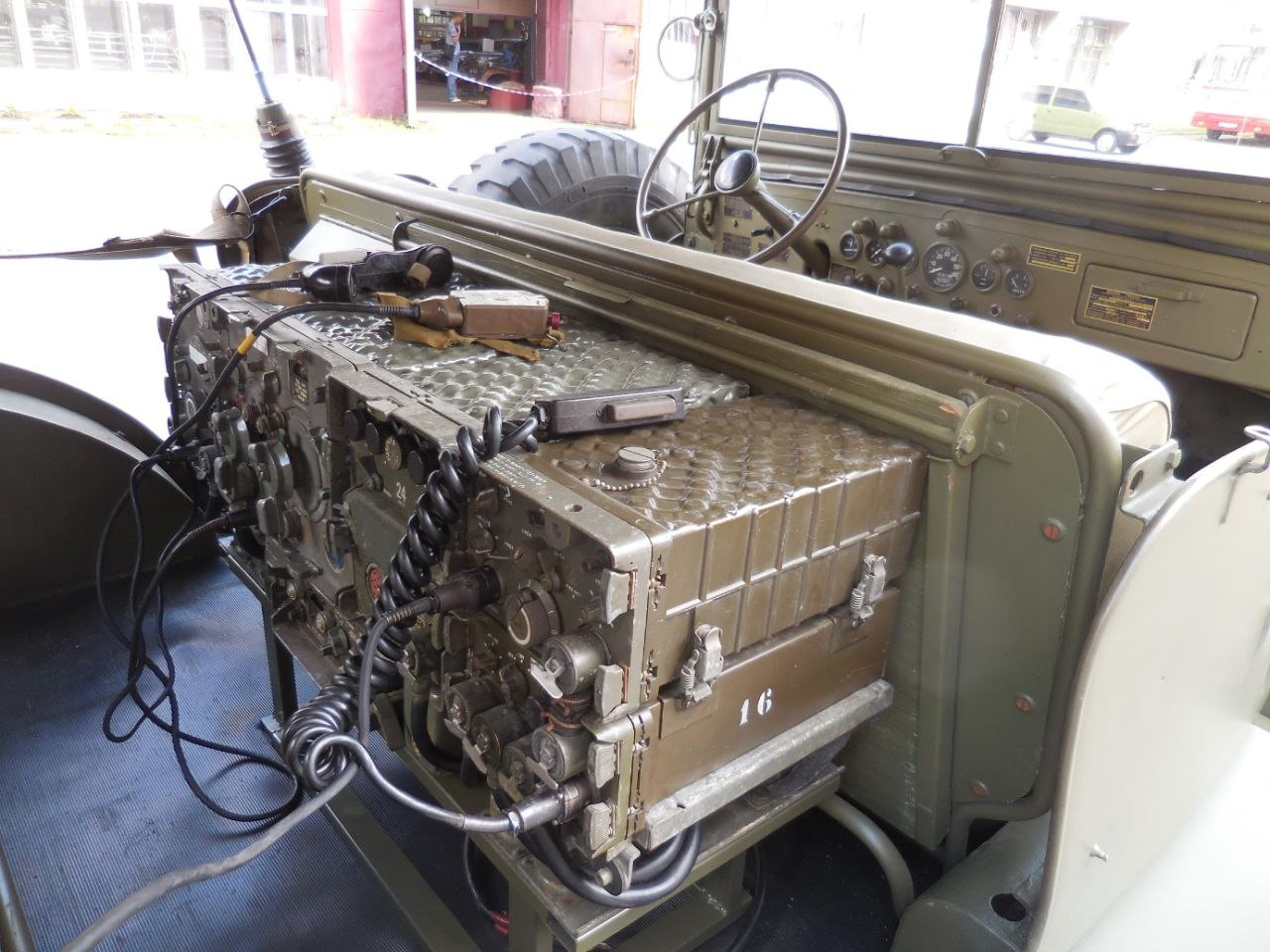 Dodge WC58 Radio Command car — фото 9