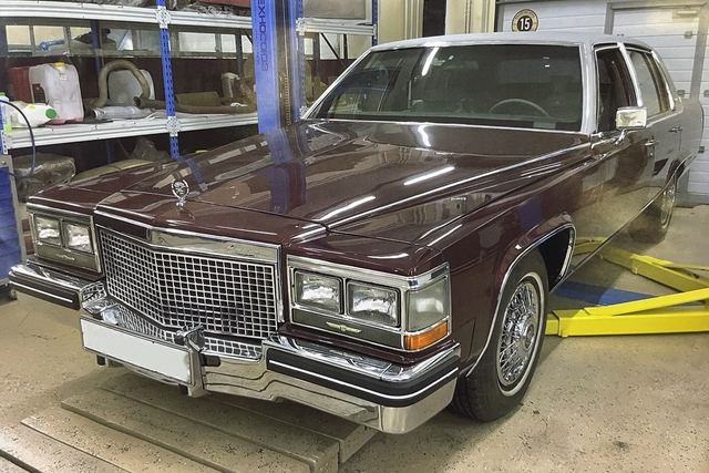 CADILLAC FLEETWOOD BROUGHAM, 1986 — Москва